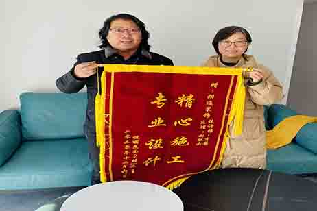 忙碌的周六同時收到兩副錦旗