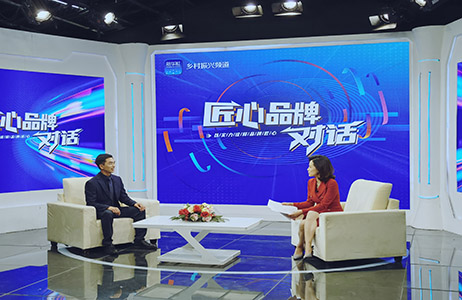 2022年央視匠心邀請朗通裝飾洪總做客欄目組，對話李雨霏老師